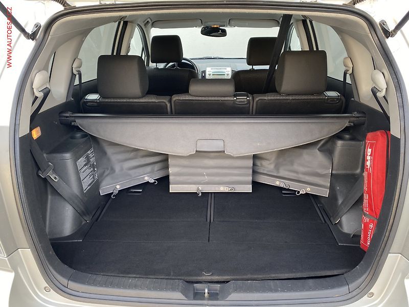 Toyota Corolla Verso (2008) 2.2 D-4D, AC, TZ, park.asist - fotka 7 z 16
