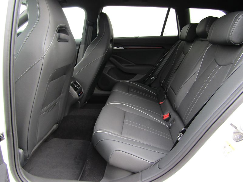 Škoda Superb (2026) Combi Sportline 2.0 TDI 142 kW - fotka 23 z 30