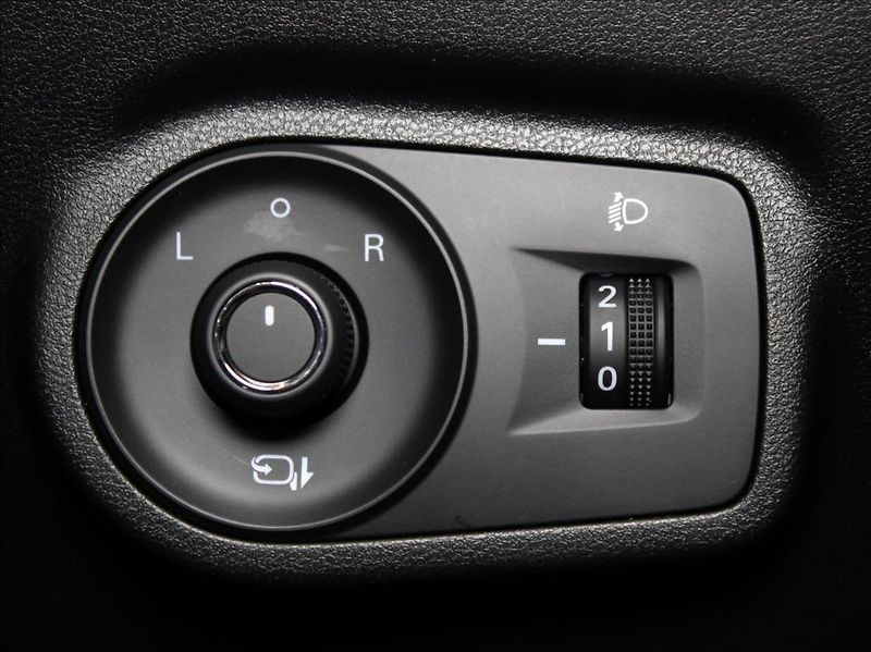 MG ZS 1,5 Hybrid+ Exclusive 32tkm.ČR - fotka 22 z 27