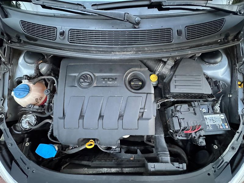 Škoda Roomster 1.6TDI ROZVODY TAŽNÉ KLIMA   - fotka 10 z 25