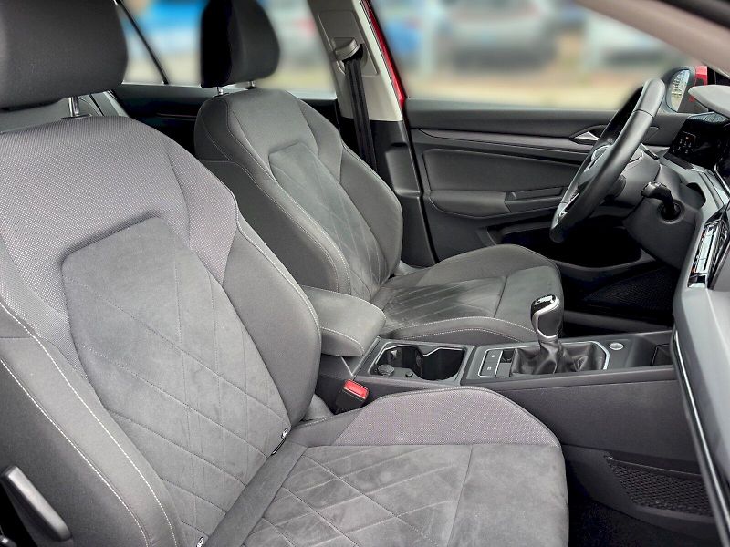Volkswagen Golf (2022) VARIANT STYLE 1,5 TSI 6G - fotka 18 z 28