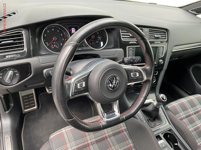 Volkswagen Golf (2015) 2.0 TSi, GTi, bixen, navi, - fotka 12 z 19