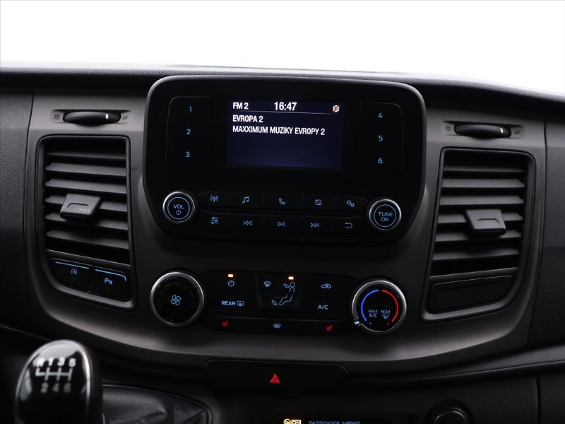 Ford Transit Custom 2,0 EcoBlue 136kW Titanium L2 - fotka 18 z 28