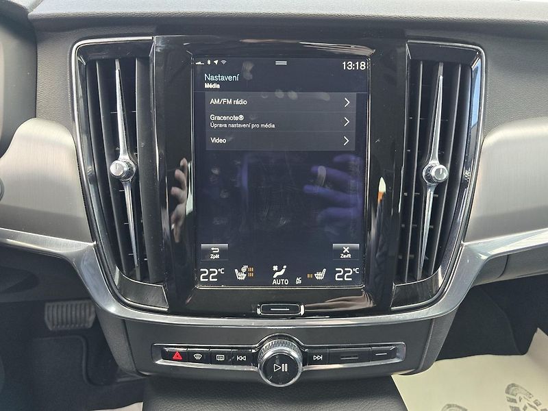 Volvo V90 D4 2,0 140kW 4x4 DPH MOMENTUM - fotka 38 z 45