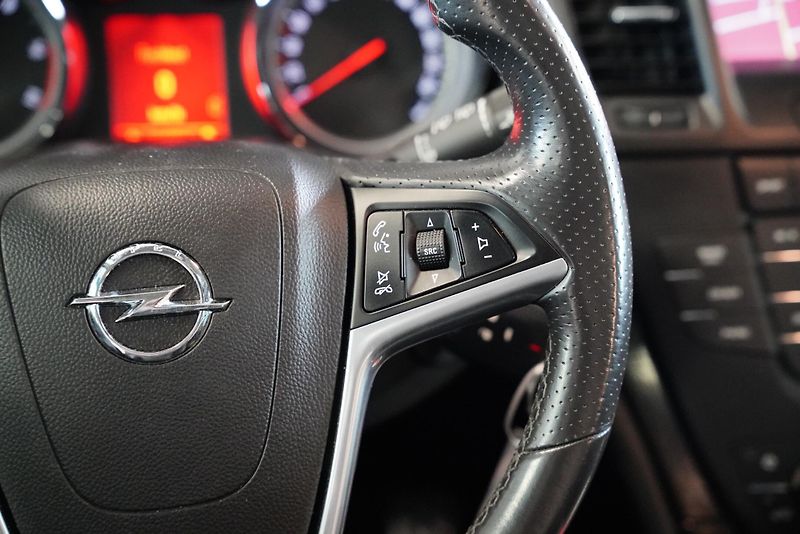 Opel Insignia - fotka 16 z 22