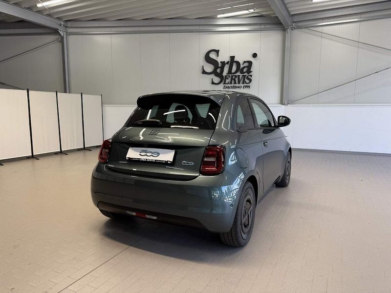 Fiat 500e (2025) Giorgio Armani Hatchback 42 kW - fotka 4 z 29