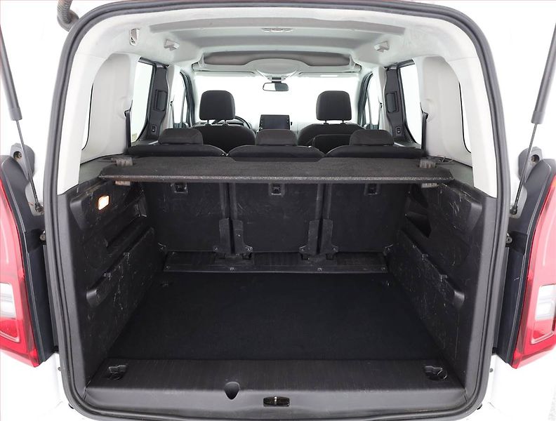 Opel Combo (2022) Elegance 1.5 CDTI, 5Míst, ČR - fotka 14 z 15