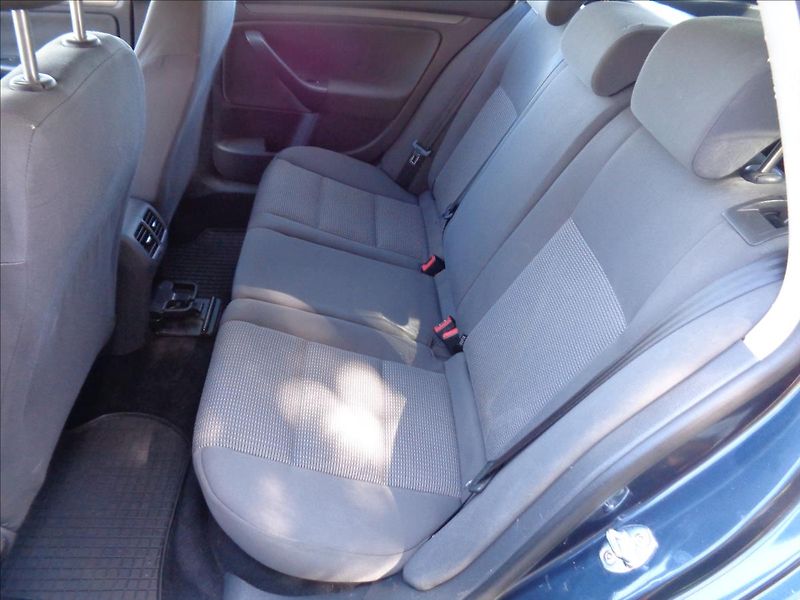 Volkswagen Golf Variant 1,6 - fotka 19 z 22