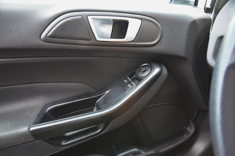 Ford Fiesta (2015) 1.25i 1.MAJITEL / STK 06/2028 - fotka 17 z 28