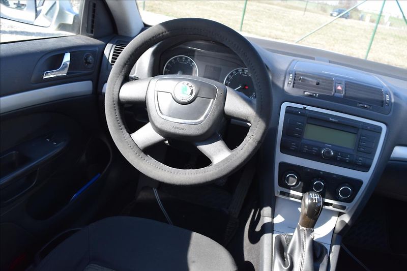 Škoda Octavia 1,9 TDI 77KW 2X KOLA PO SERVIS - fotka 30 z 49