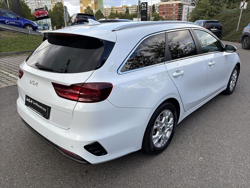 Kia Ceed 1,5 TGDi 118kW TOP ZÁRUKA NAVI - fotka 5 z 40