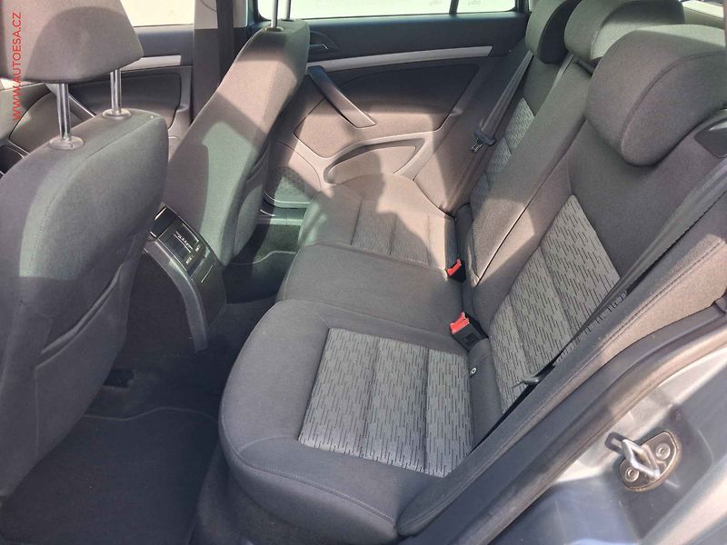 Škoda Octavia (2013) 1.6 TDi, Ambition, park.asist - fotka 10 z 17