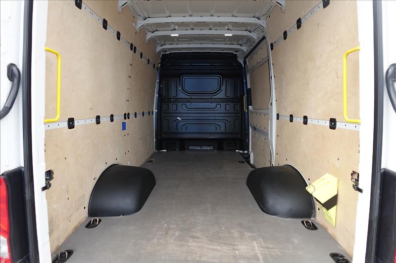 Volkswagen Crafter 2,0 TDI  VW L2H2 KLIMA - fotka 11 z 33