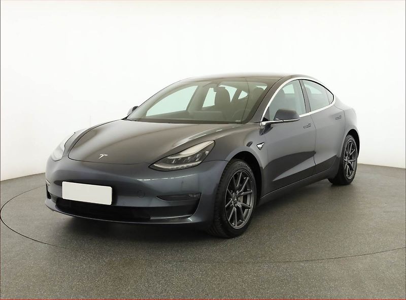 Tesla Model 3 (2019) Long Range 4WD 78kWh, SoH 85% - fotka 2 z 21