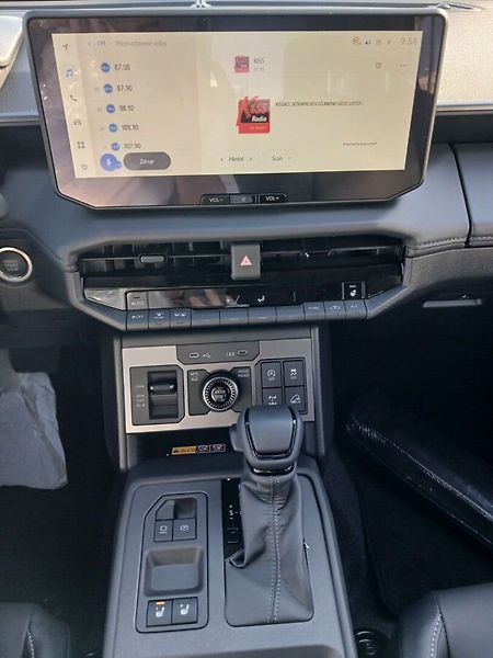 Toyota Hilux 2.8L Diesel 48V MHEV - 4x4 - 6 - fotka 9 z 9