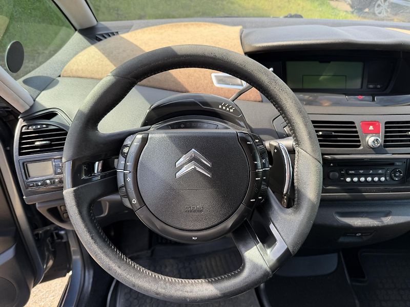 Citroën Grand C4 Picasso 1.6 HDI 7MIST - fotka 18 z 20