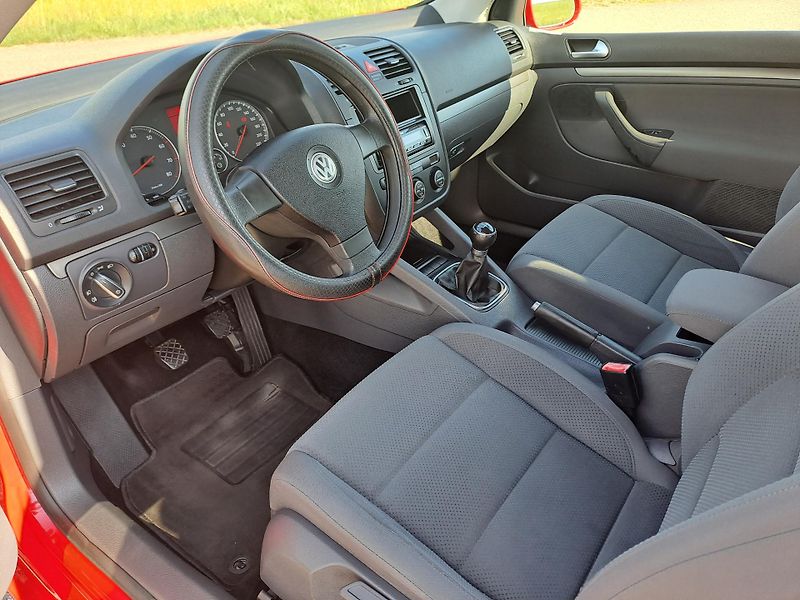 Volkswagen Golf 1.4 16V PĚKNÝ STAV - fotka 9 z 22