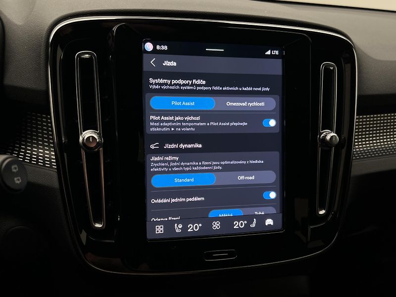 Volvo XC40 RECHARGE PLUS TWIN ENGINE AUT - fotka 34 z 43