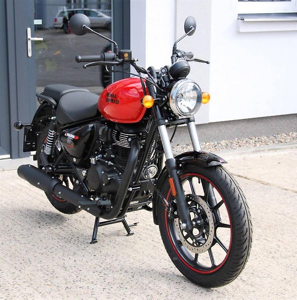 Royal Enfield Meteor 350 (2026) RED - fotka 10 z 25