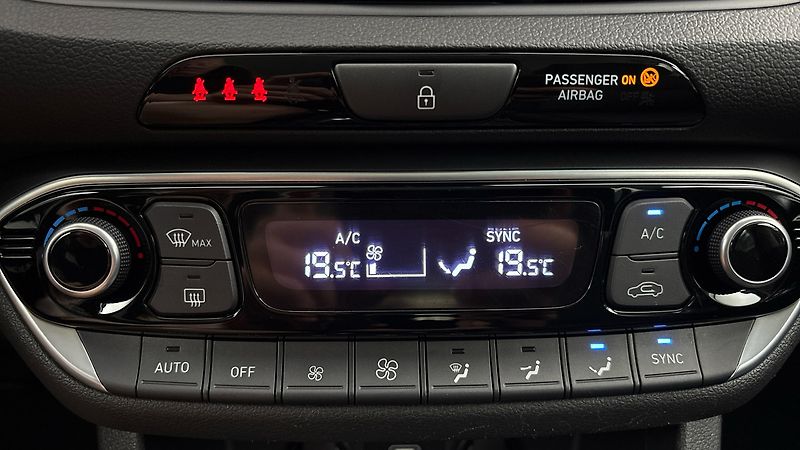 Hyundai i30 1.5 T-GDI Smart Kombi - fotka 13 z 24
