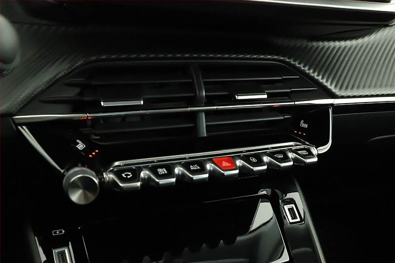 Peugeot 2008 (2021) 1.2 PureTech, Tempomat - fotka 9 z 14