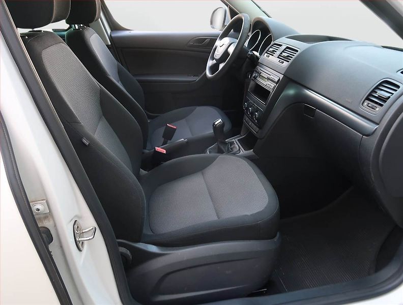 Škoda Yeti (2012) 2.0 TDI, 4X4, ČR,1.maj - fotka 9 z 15