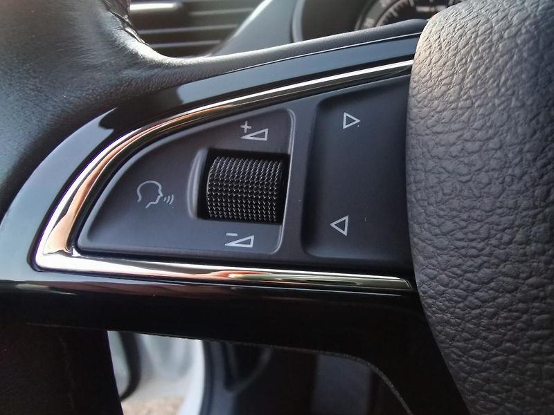 Škoda Octavia 2,0TDI DSG 110kW ACC STYLEPLUS - fotka 51 z 87
