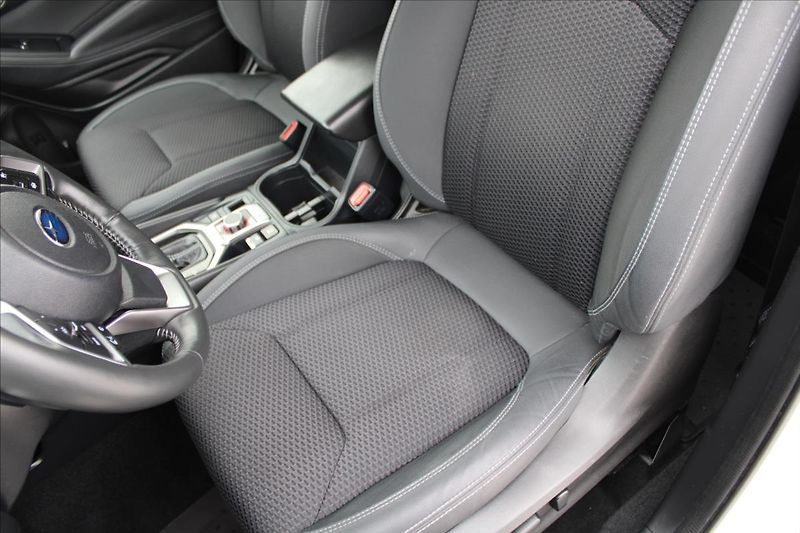 Subaru Forester 2,0 i  1.MAJ,4X4,A/T,ZÁRUKA - fotka 29 z 42