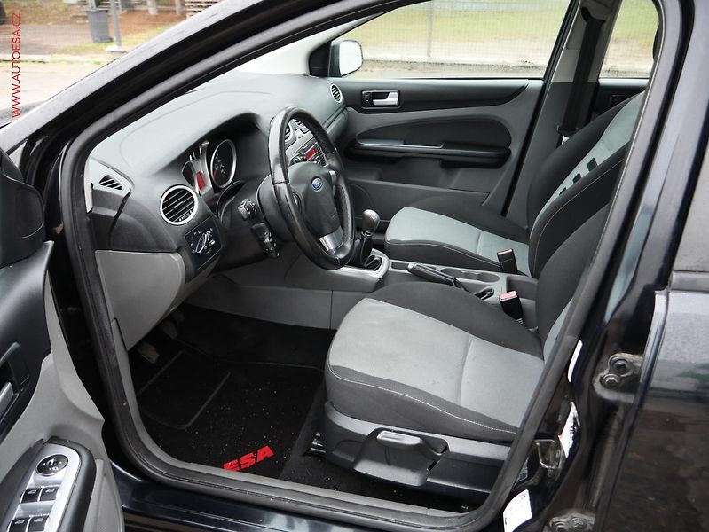 Ford Focus (2010) 1.6 TDCi, 1.maj, AC - fotka 9 z 17