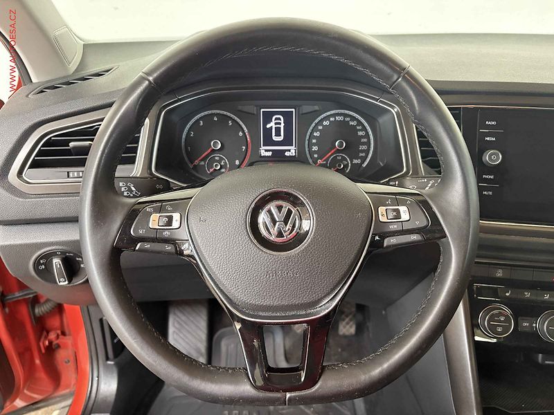 Volkswagen T-Roc (2020) 1.5TSI, 1.maj,ČR, AC, navi - fotka 15 z 16