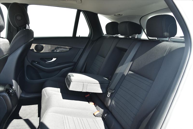 Mercedes-Benz GLC 250 155kW 4MATIC LED DPH ČR - fotka 11 z 27
