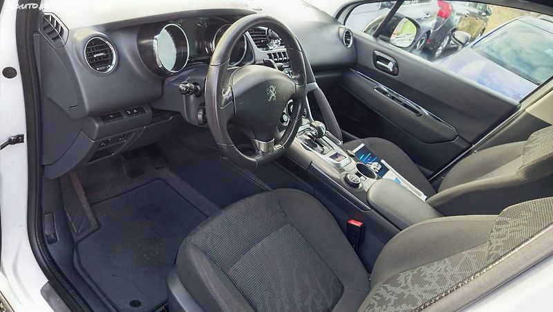 Peugeot 3008 (2012) - fotka 17 z 32