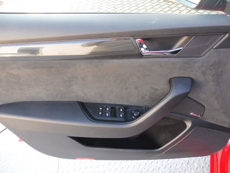 Škoda Superb (2018) Combi SportLine 2,0 TDI 140kW - fotka 21 z 28
