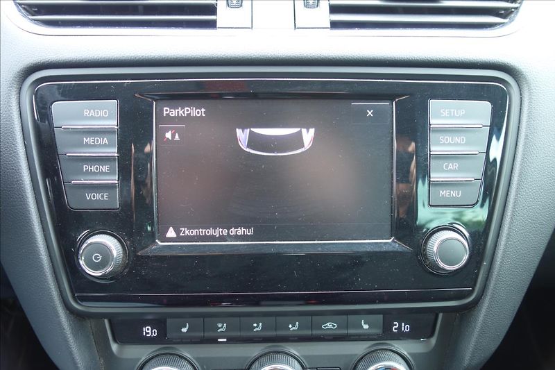 Škoda Octavia 1,6 TDi,ČR,SERV.KN.,STYLE,4x4. - fotka 20 z 32