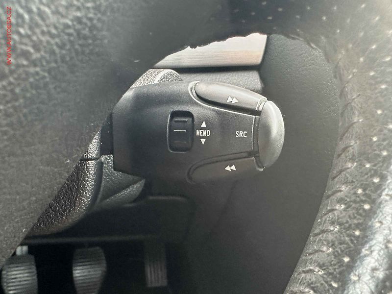 Peugeot 407 (2006) 2.2i, xenon, autoAC - fotka 13 z 18
