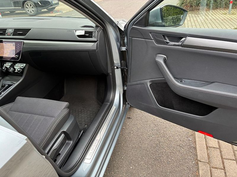 Škoda Superb 2.0 TDI 4x4 STYLE 140 kW DSG - fotka 22 z 40
