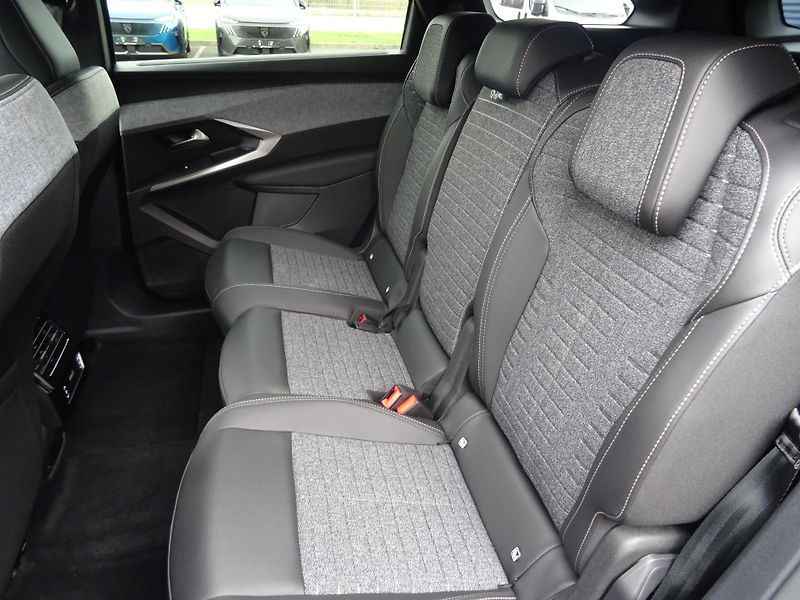 Peugeot 5008 (2026) BUSINESS 145k e-DCS6 5MÍST - fotka 37 z 42