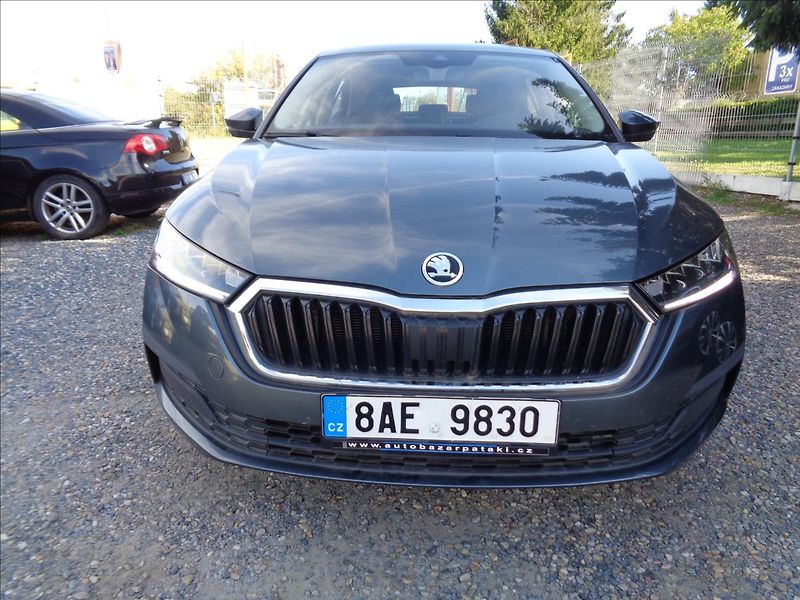 Škoda Octavia 1,5 - fotka 2 z 17