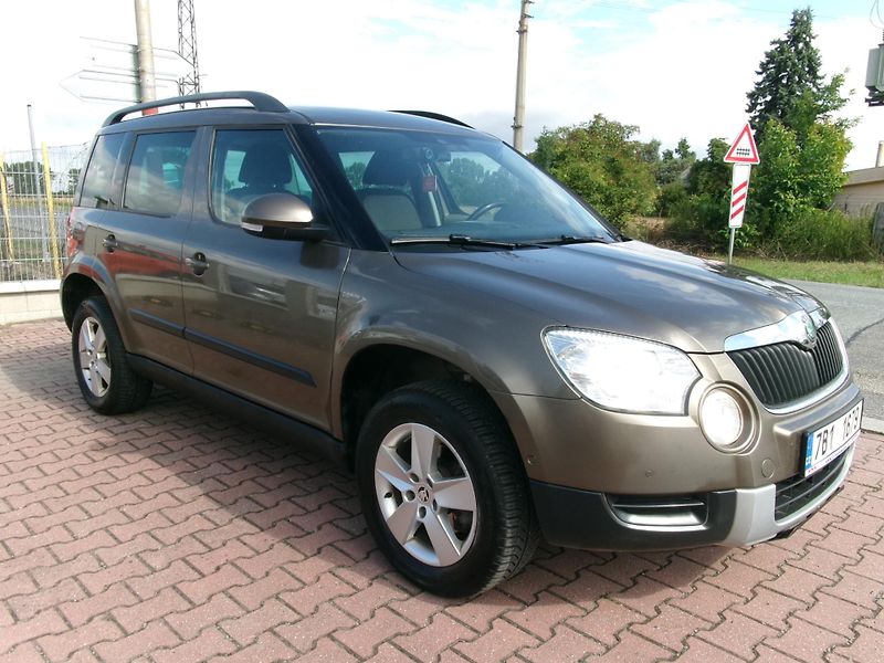 Škoda Yeti (2010) 2,0TDI 4x4 AC BT TEMP VÝHŘEV - fotka 8 z 29