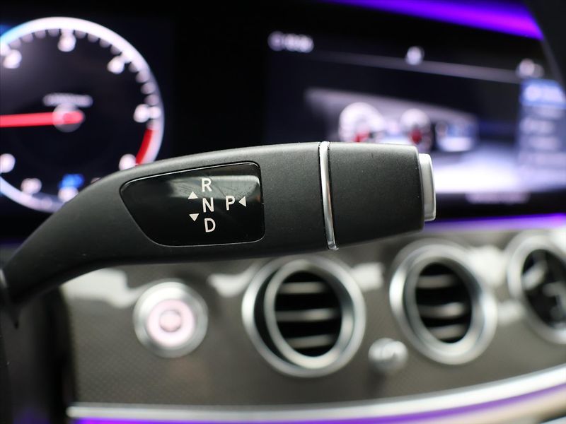 Mercedes-Benz Třídy E 2,0 300d 180kW DPH 360° Aut. - fotka 19 z 32