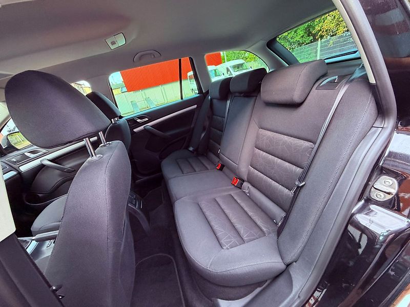Škoda Octavia 1.4 TSi Elegance, Serviska - fotka 12 z 25
