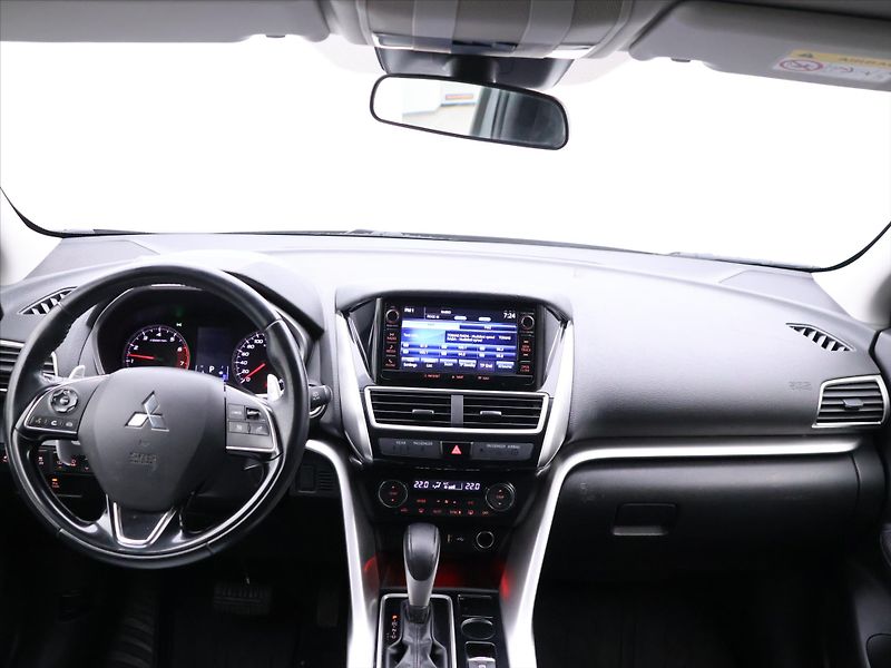 Mitsubishi Eclipse Cross 1,5 T-MIVEC 120kW Aut.klima - fotka 24 z 31