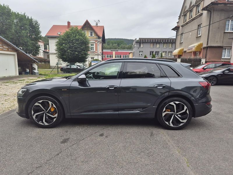 Audi e-tron 55 QUATTRO 300kw 21ALU - fotka 6 z 48