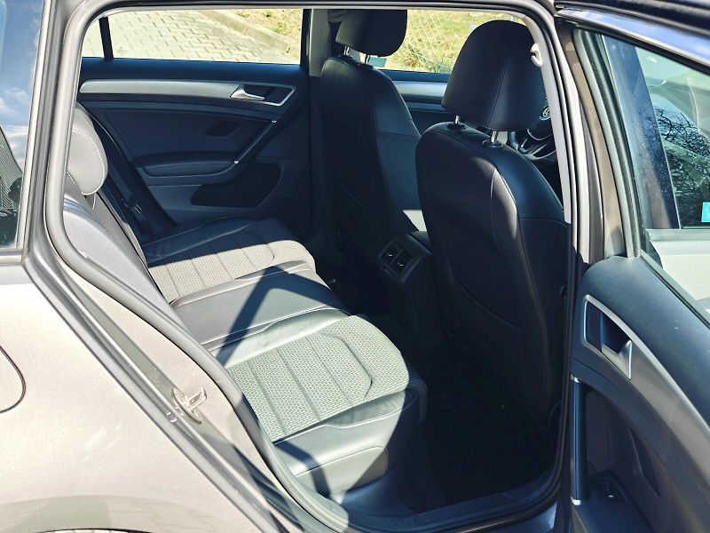 Volkswagen Golf (2014) 1,2 TSI 77 kW Comfortline - fotka 18 z 39