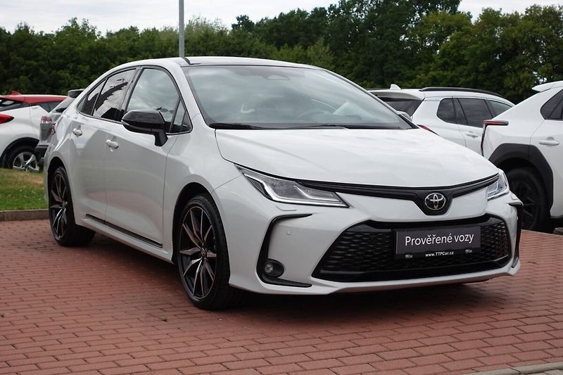 Toyota Corolla 1,8 HEV GR Sport Dynamic - fotka 3 z 31