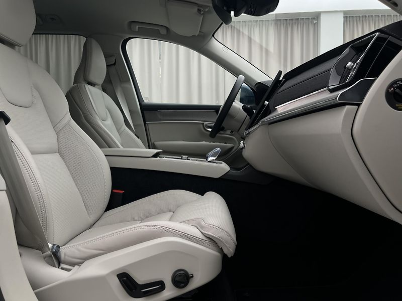 Volvo XC90 B5 AWD BRIGHT PLUS 7 MÍST - fotka 19 z 47