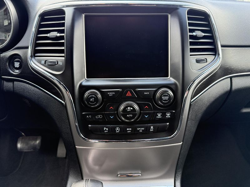 Jeep Grand Cherokee 3.0CRDi 4x4 NIGHT EAGLE 184kW - fotka 11 z 19
