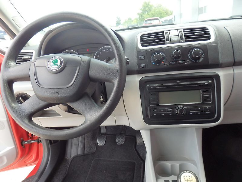 Škoda Fabia 1.4 16V KLIMA ZÁLOHOVÁNO - fotka 12 z 15