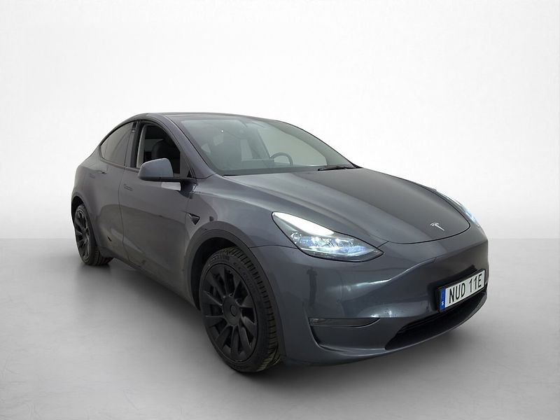 Tesla Model Y Long Range AWD - fotka 3 z 30