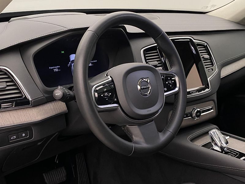 Volvo XC90 T8 AWD PLUG-IN ULTIMATE BRIGHT - fotka 19 z 72